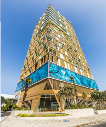 Vách ngăn vải nỉ phào gỗ Fusion Suites Vũng Tàu