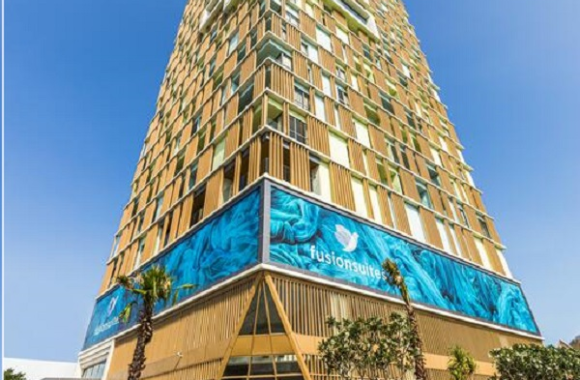 Vách ngăn vải nỉ phào gỗ Fusion Suites Vũng Tàu